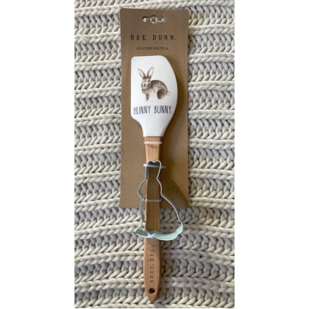 NWT Rae Dunn HUNNY BUNNY silicone spatula and cookie cutter